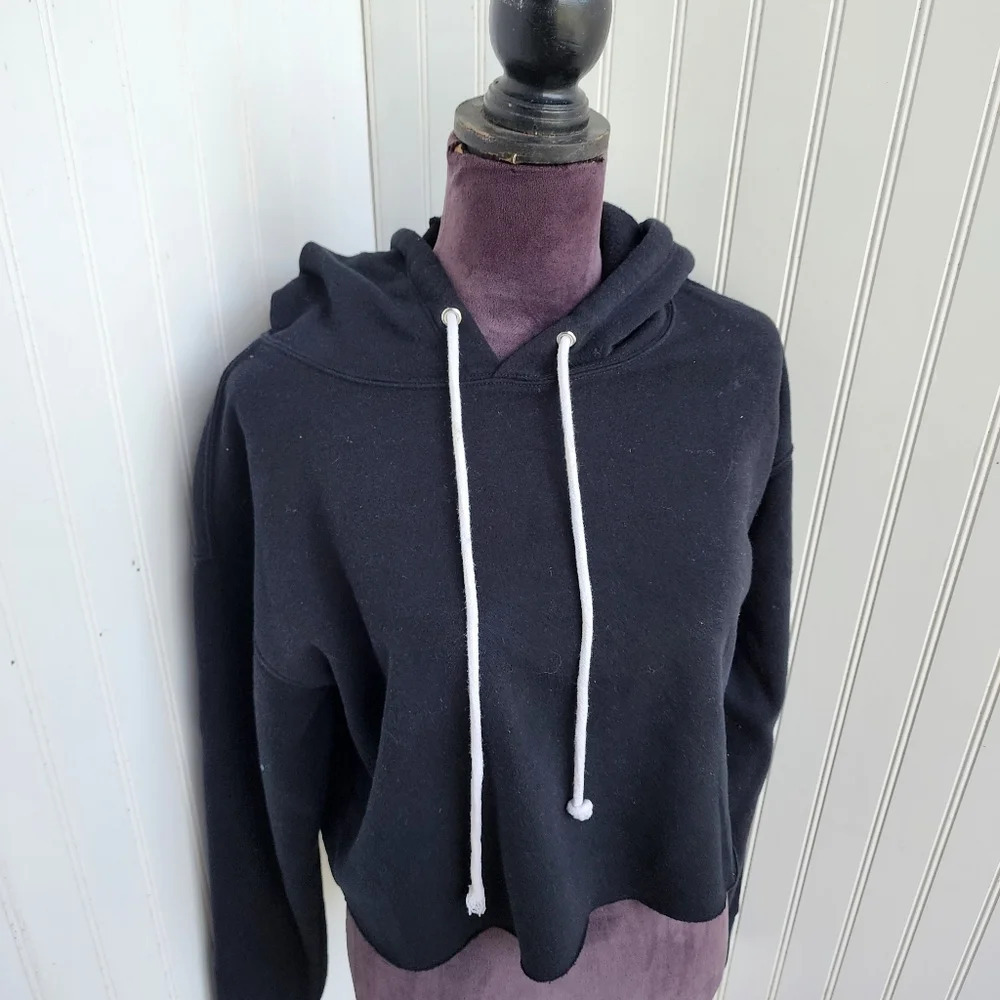 Wild Fable Women’s Cropped Hoodie Sweatshirt Black Ebony Pullover Sz M - Picture 3 of 10